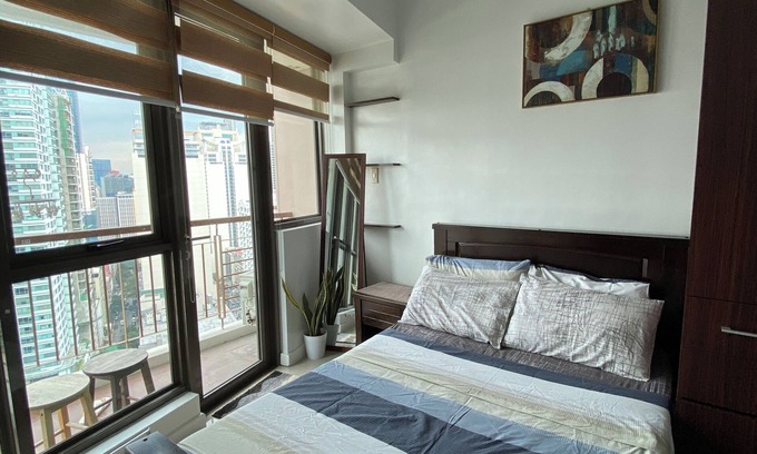Legazpi Village Apartment | Your Home in the Heart of Makati - Fast Wifi, Perfect view, and Great amenities