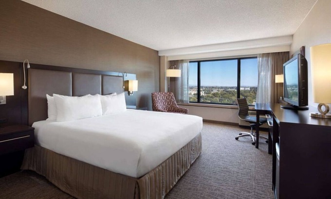 Milpitas Hotel | Your Milpitas Retreat with Modern Amenities! Gym, Pets Allowed, Airport Shuttle!