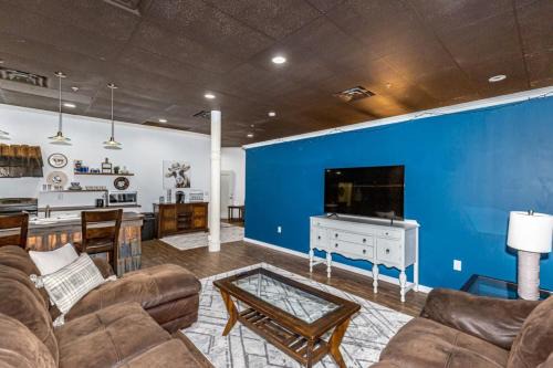 Fargo House | Your Next Cozy Retreat Friends Pets Welcome