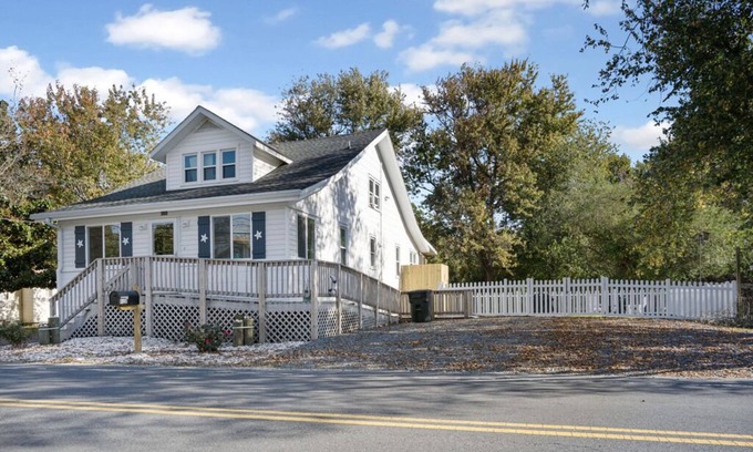 Chincoteague House | Your next Vacation is Shore to Please!