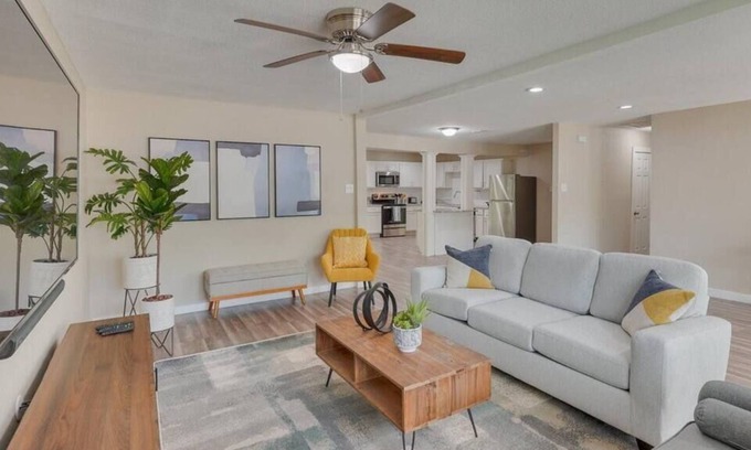 Dallas House | Your One of a kind Oasis Getaway