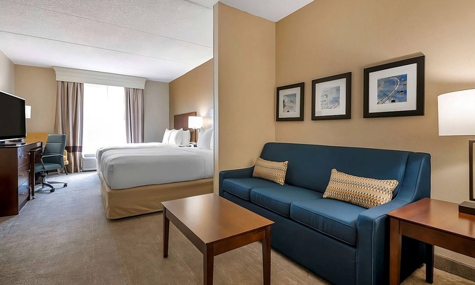 Florida Center Hotel | Your Orlando Adventure Starts Here! Pets Allowed and Outdoor Pool, Near SeaWorld