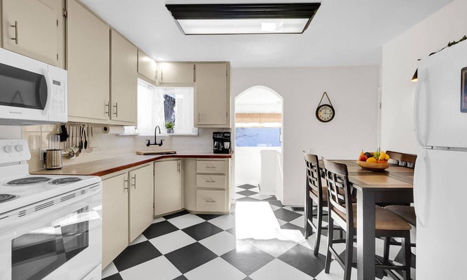 Prince George House | Your Own Little House in the City!