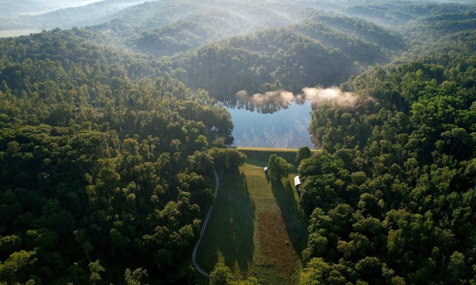 Gnaw Bone Cabin | YOUR OWN PRIVATE 12 ACRE LAKE, 80 ACRES, HOT TUB & GAME BARN