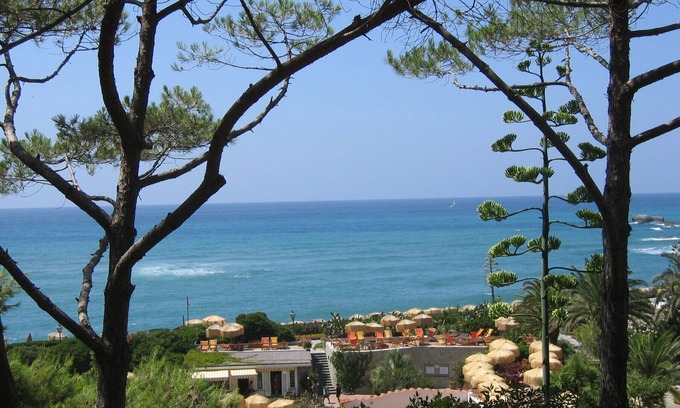 Forio House | Your own quiet holiday home with patio, roof terrace and sea view