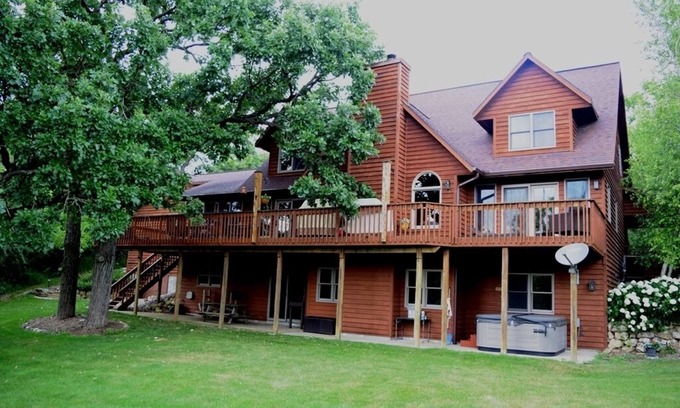 Eagle House | Your Private Retreat in Eagle WI!