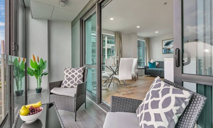 Auckland Central Business District Apartment | Your Renovated Retreat + CP