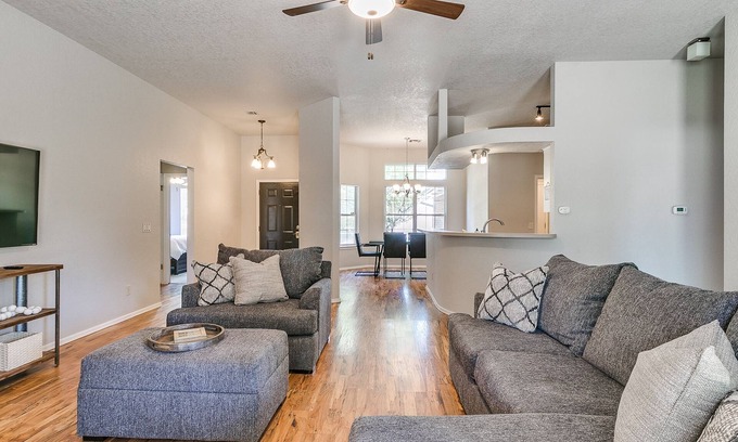 Edmond House | Your Serene Haven in the Bustling Heart of Edmond