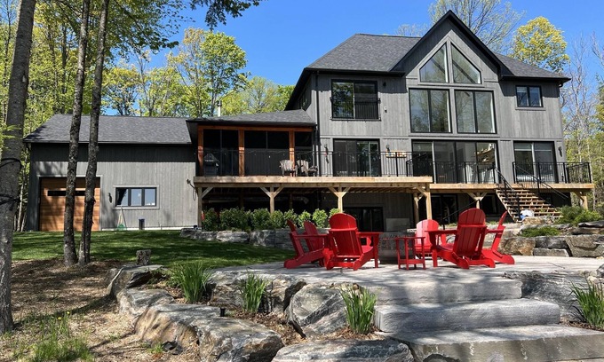 Minden Hills Cottage | Your Sun-Drenched Lakeside Retreat