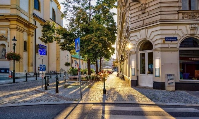 Roßau Apartment | Your Sunny Home Away from Home