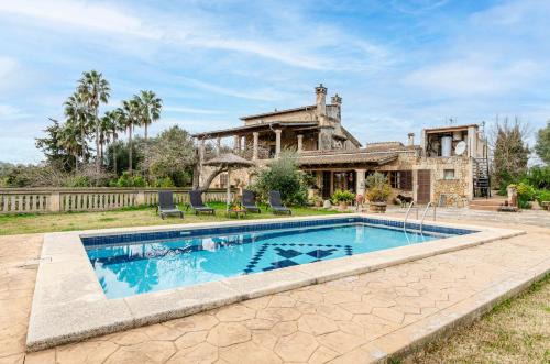 Maria de la Salut Apartment | YourHouse Deulosal, apartment in rural house with pool