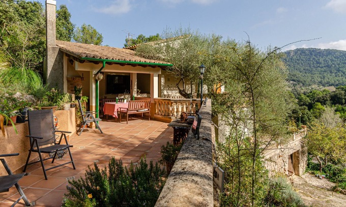 Lluc House | YourHouse Vint i Nou, perfect for hiking, in the Tramuntana Mountains