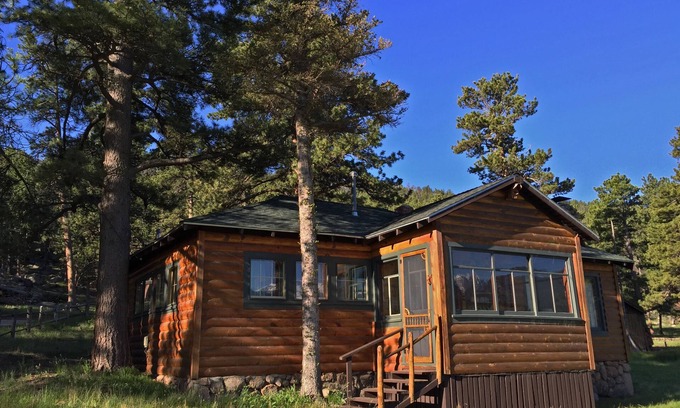 Estes Park Cabin | Ypsilon- Lifetime experience-Historic cabin INSIDE Rocky Mountain National Park.