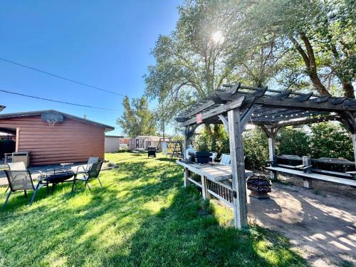 Overland Hotel | Yucca Motel and Cabins, Logan, NM