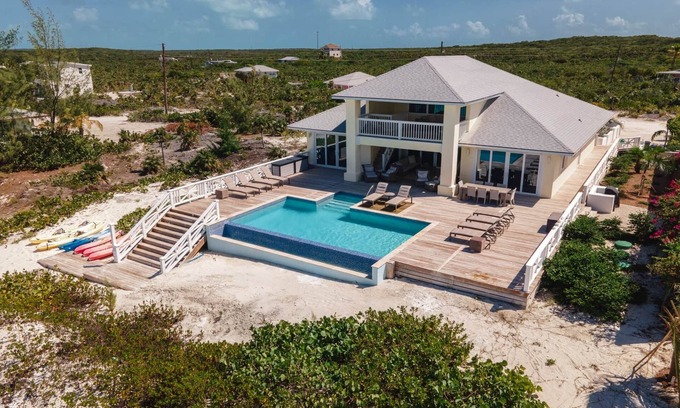 William's Town Villa | Yumey Sands Villa, 4 Bedroom Home With Pool and Unbelievable Year-Round Beach