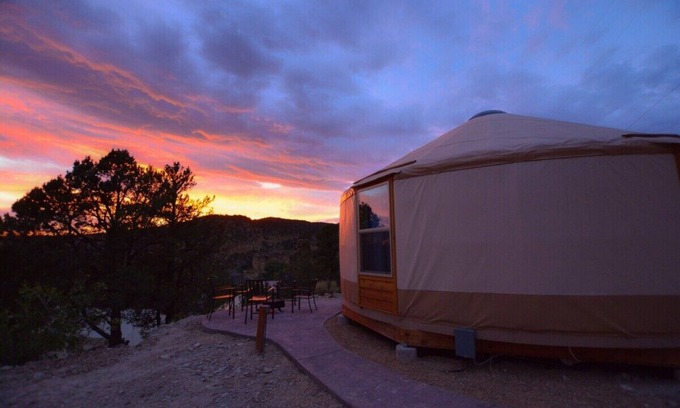 Orderville House | Yurt Overlook #10 with AC and Private Bath 2 Kings
