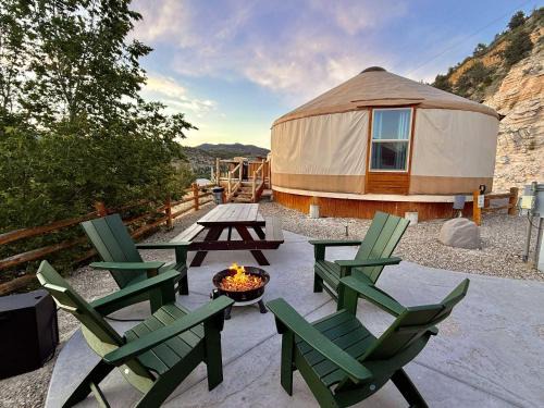 Orderville House | Yurt Overlook #6 with AC and Private Bath 2 Kings
