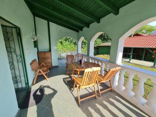 Balatonmariafurdo Apartment | Zöldház