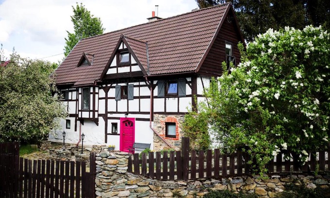 Gmina Swierzawa House | Za Różowymi Drzwiami