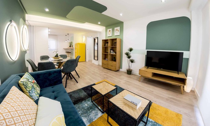 Zaragoza Old Town Apartment | Zabella Main Street. One minute from Plaza del Pilar!