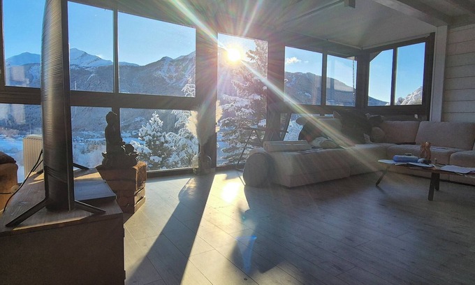 Saint-Jean-Saint-Nicolas Ski Chalet | Zen cocoon with panoramic view. Stations nearby.