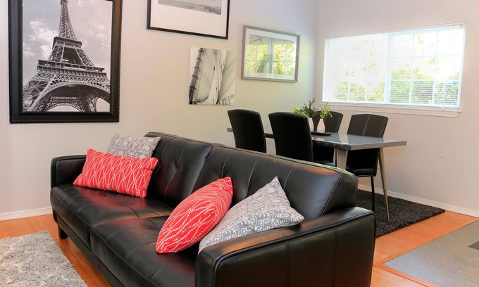 Beaumont - Wilshire Cottage | Zen Cottage in Close In NE Alberta Arts Area, Sleeps 2 Private and Sanitized!