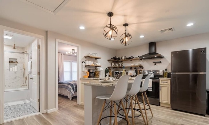 Bellmawr House | Zen & Cozy 2 Bedroom | Close To Philly | WiFi
