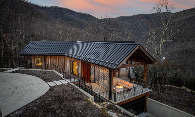 Laurel Ridge House | Zen in the Trees Hot Tub Forest Views Wi-Fi
