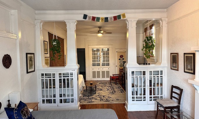 West Riverside Apartment | Zen Retreat 1 or 2 or 1&2 - off Magazine St., walk to Whole Foods