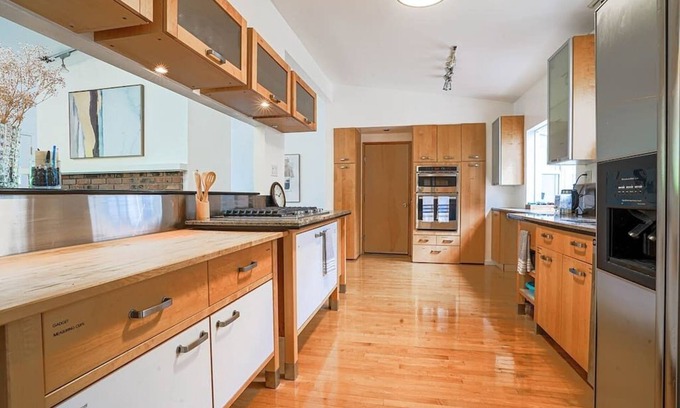 Mercer Island House | Zen & Spacious Mercer Island Home & Guest Suite