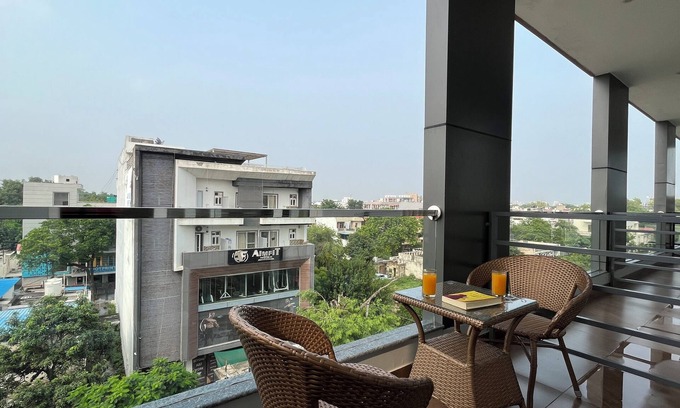 Sector 14 Hotel | ZEN Suites Gurgaon - LUXE Stays Collection