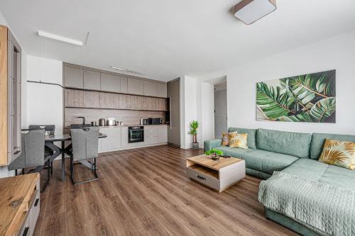 Zuglo Apartment | Zenit Sunrise Oasis -Garage, Balcony & Smart TV