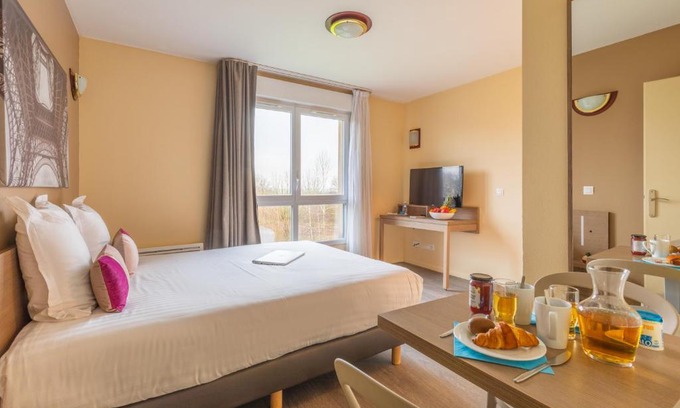 Magny-les-Hameaux Apartment | Zenitude Hôtel-Résidences Magny-les-Hameaux