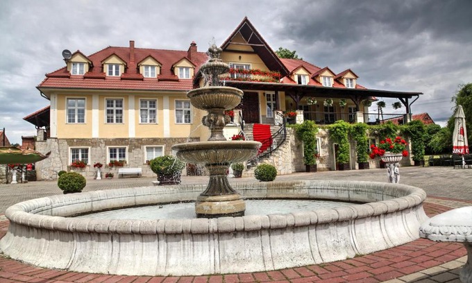 gmina Jerzmanowa Hotel | Zespół Pałacowo-Parkowy Bądzów