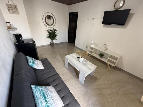 La Garita Apartment | Zeus Guesthouse -Free SJO Airport Shuttle & Car Rental