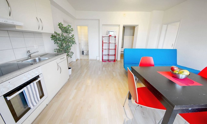 Langstrasse Apartment | ZH Kuhn - Stauffacher HITrental Apartment