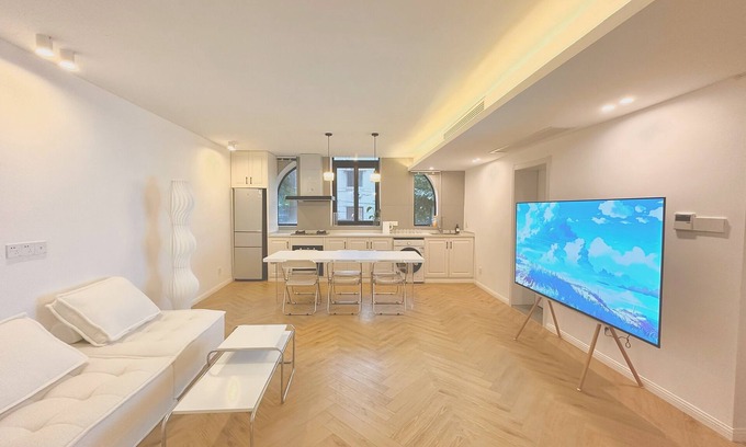 Downtown Shanghai Boat Rental | ZHome-Three floors 4 bedrooms-Near the Bund