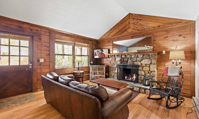 Blowing Rock Cabin | Ziggy Resorts River Cabins - Azalea