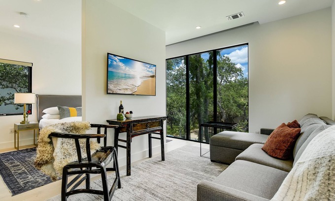 Barton Hills Apartment | Zilker Garage Apartment - Cosette!