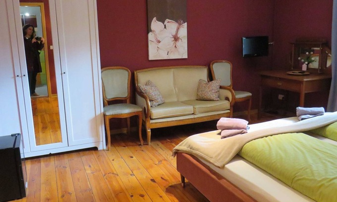 Dessau-Rosslau Apartment | Zimmer 2 - Landhaus Dessau