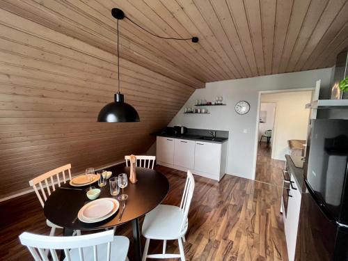 Kernstadt House | Zimmer in gepflegter Wohnung mit Parkplatz - 2