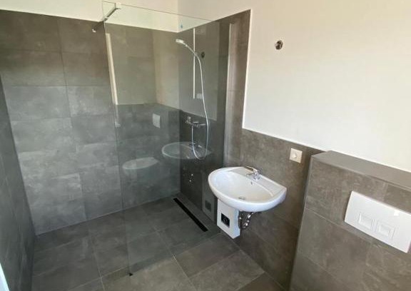 Rotgesbuttel House | Zimmer mit Bad und Küche