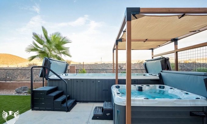 Hurricane House | Zion Park Views-Backyard Heated Swim Spa+Hot Tub + Putting Green - Near Zion