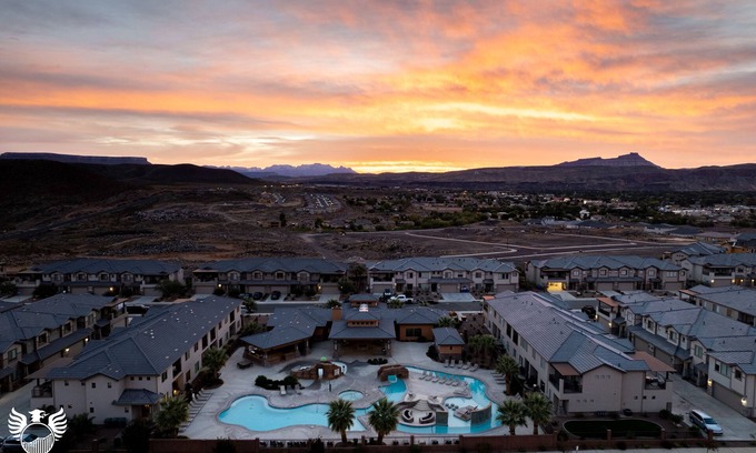 Hurricane House | Zion Park Views - Backyard Heated Swim Spa+Hot Tub + Putting Green-Waterslide