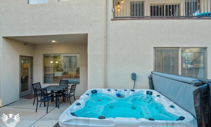 Hurricane House | Zion Village Elements 2, Private Backyard Hot Tub