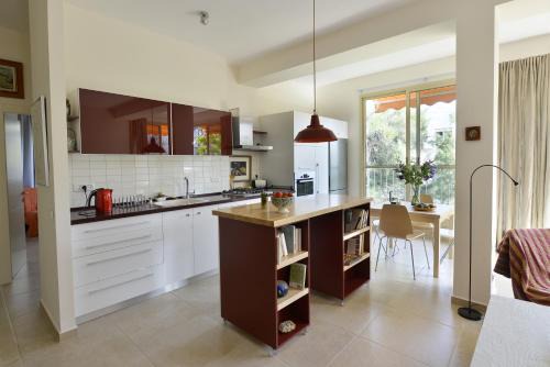 Tel Aviv City Center Apartment | Ziv Apartments - Malkei Israel 6 A