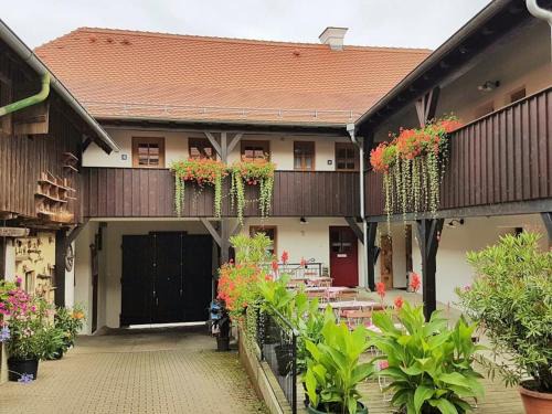 Neualbenreuth House | Zum Egerländer Fachwerkhof
