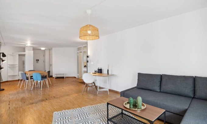 Hottingen Apartment | Zurich City Life: Your Apartment Awaits!