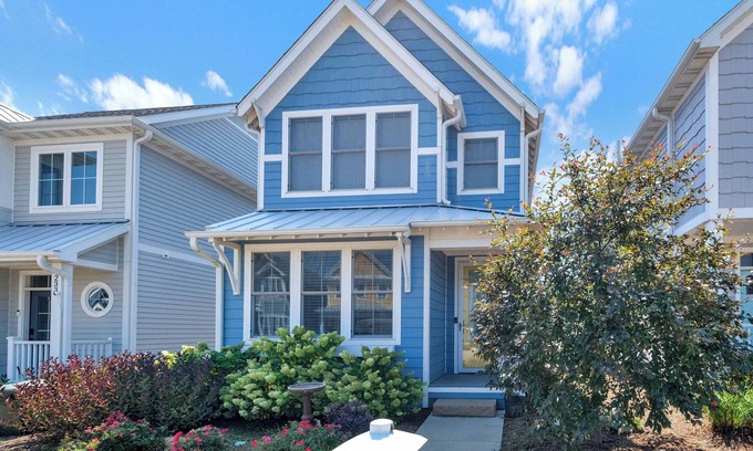 Ottawa House | Zuzu's Petals 3 bed 4 bath