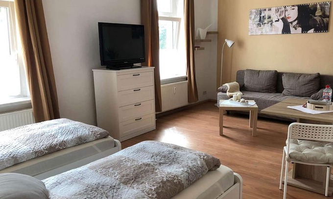 Zwickau Apartment | ZW01c Comfortable, centrally located 1-room apartment in Zwickau
